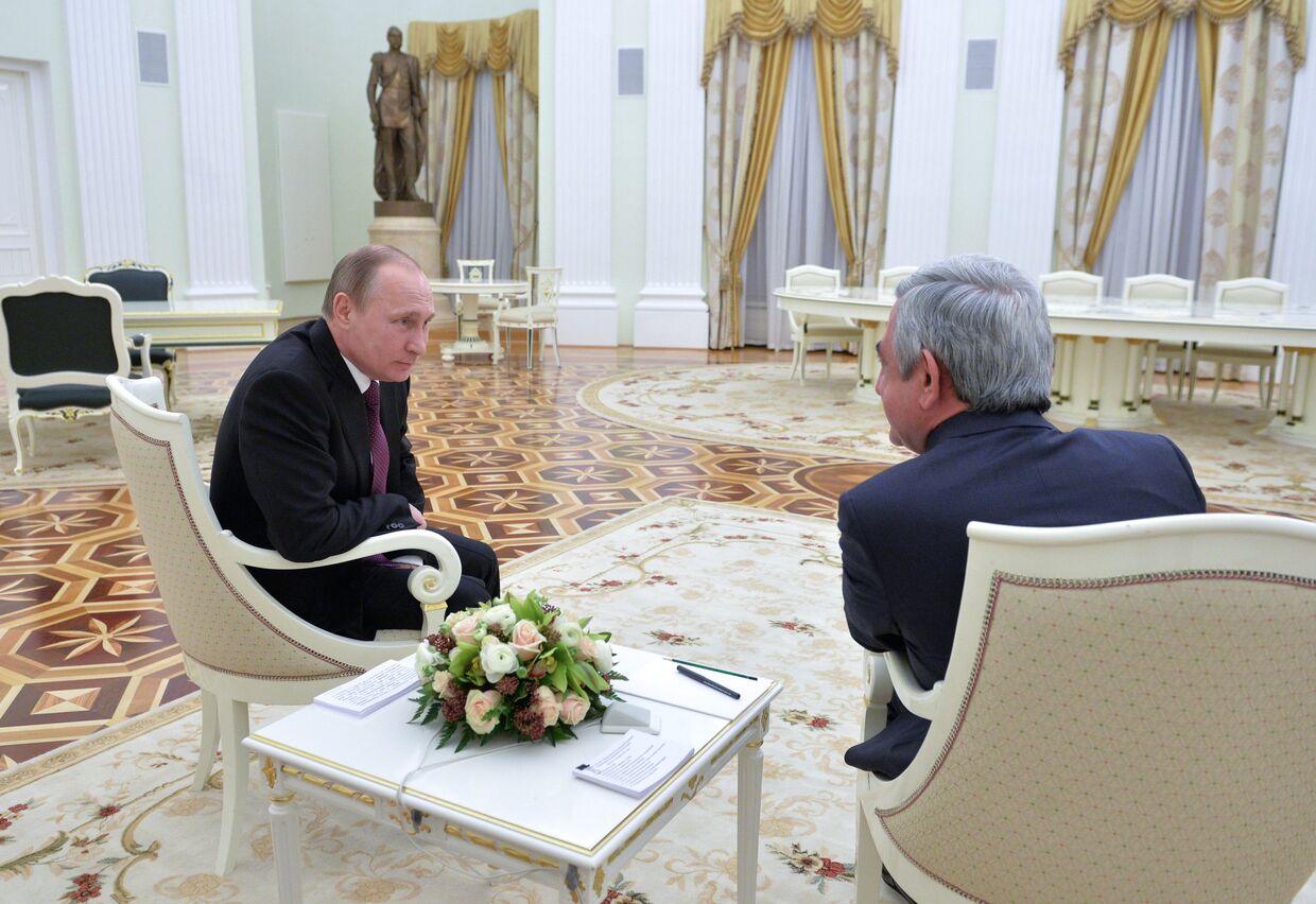 Президент России Владимир Путин и президент Армении Серж Саргсян во время встречи в Кремле