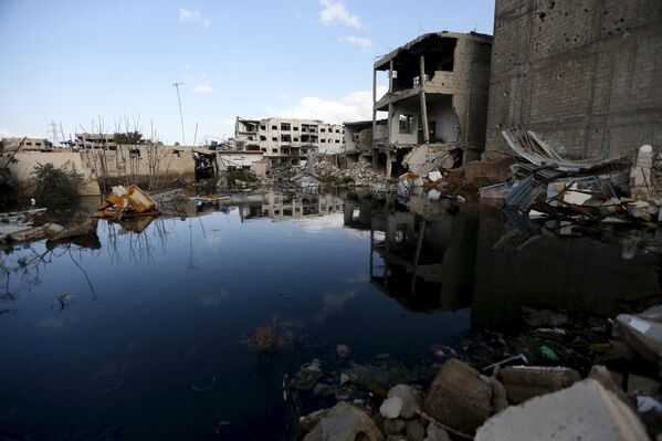 Канализационная вода в разрушенном городе Джобара, недалеко от Дамаска