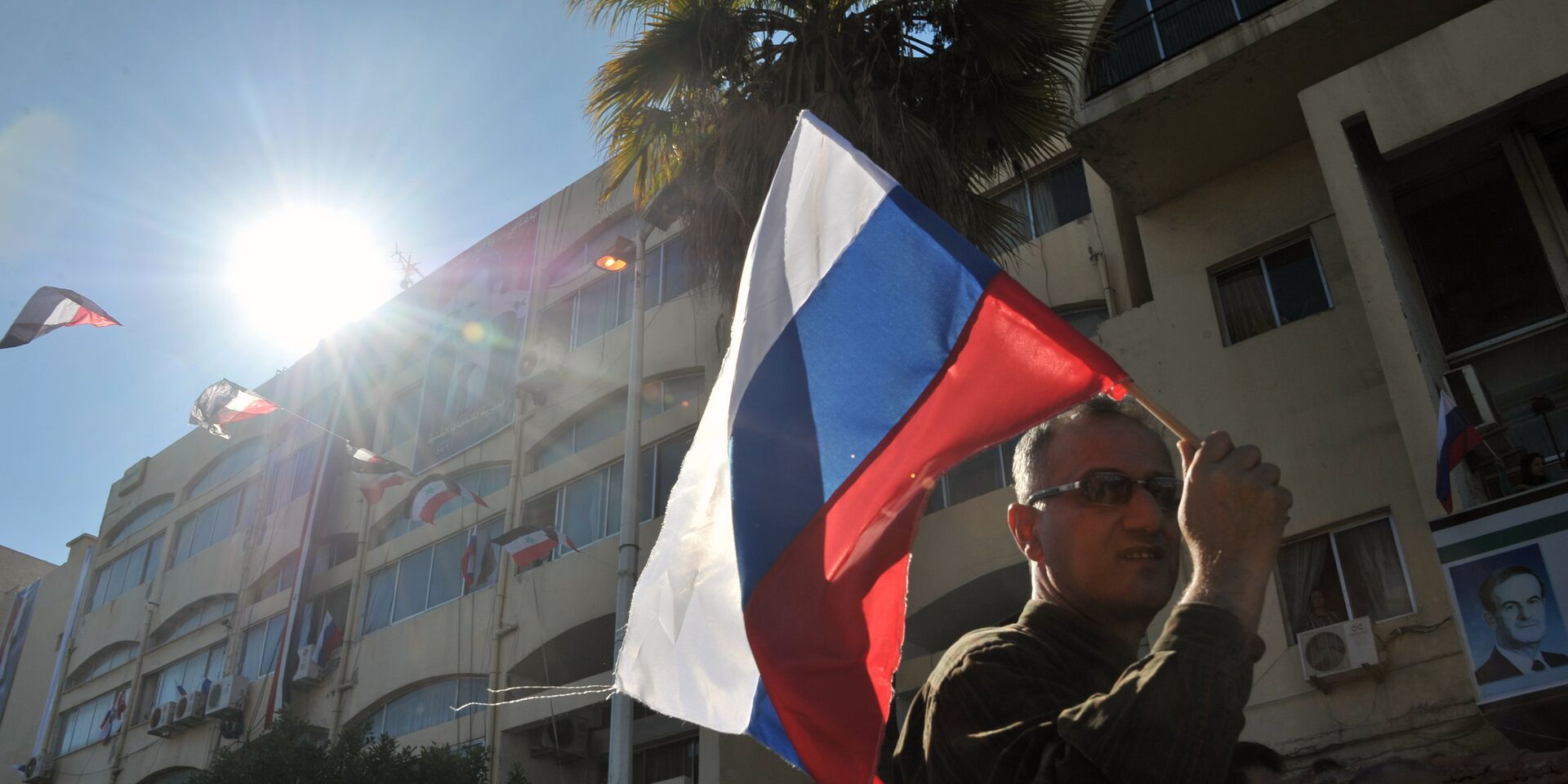 Митинг в поддержку операции российской авиагруппы прошел в городе Тартус - ИноСМИ, 1920, 09.12.2024