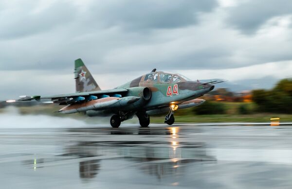 Штурмовик Су-25 ВКС России на авиабазе Хмеймим в Сирии Штурмовик Су-25 ВКС России на авиабазе Хмеймим в Сирии