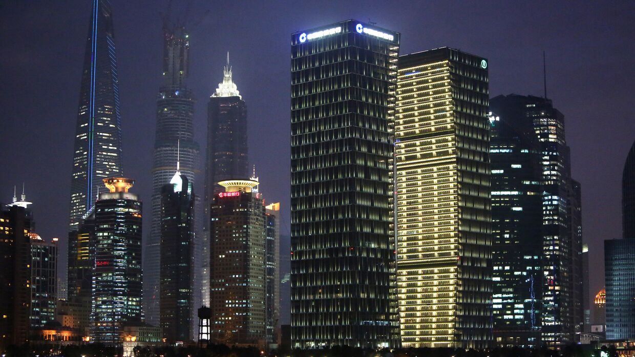 Ночной вид на Шанхай.