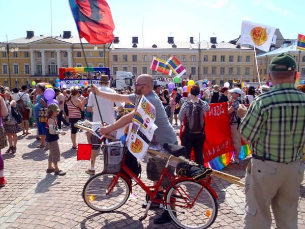 Гей-парад в Хельсинки Гей-парад в Хельсинки