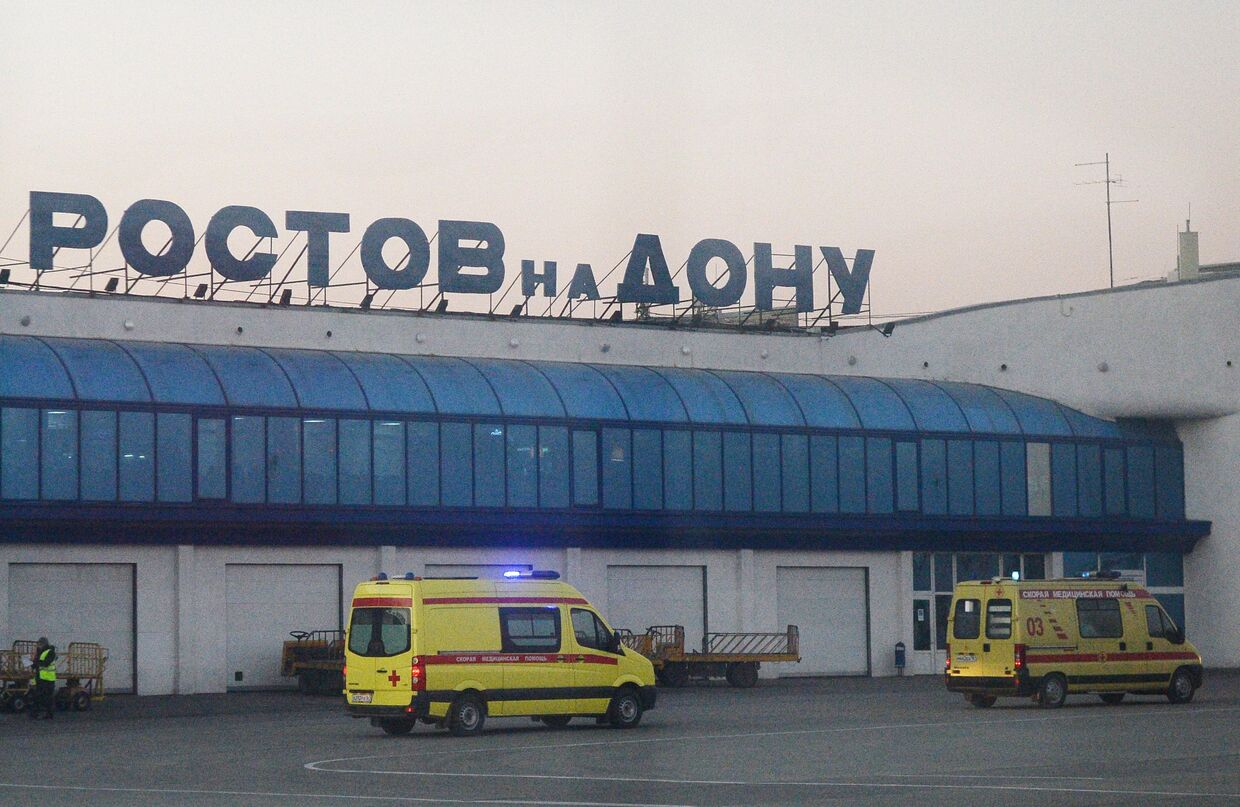 Кареты скорой помощи в аэропорту Ростова-на-Дону