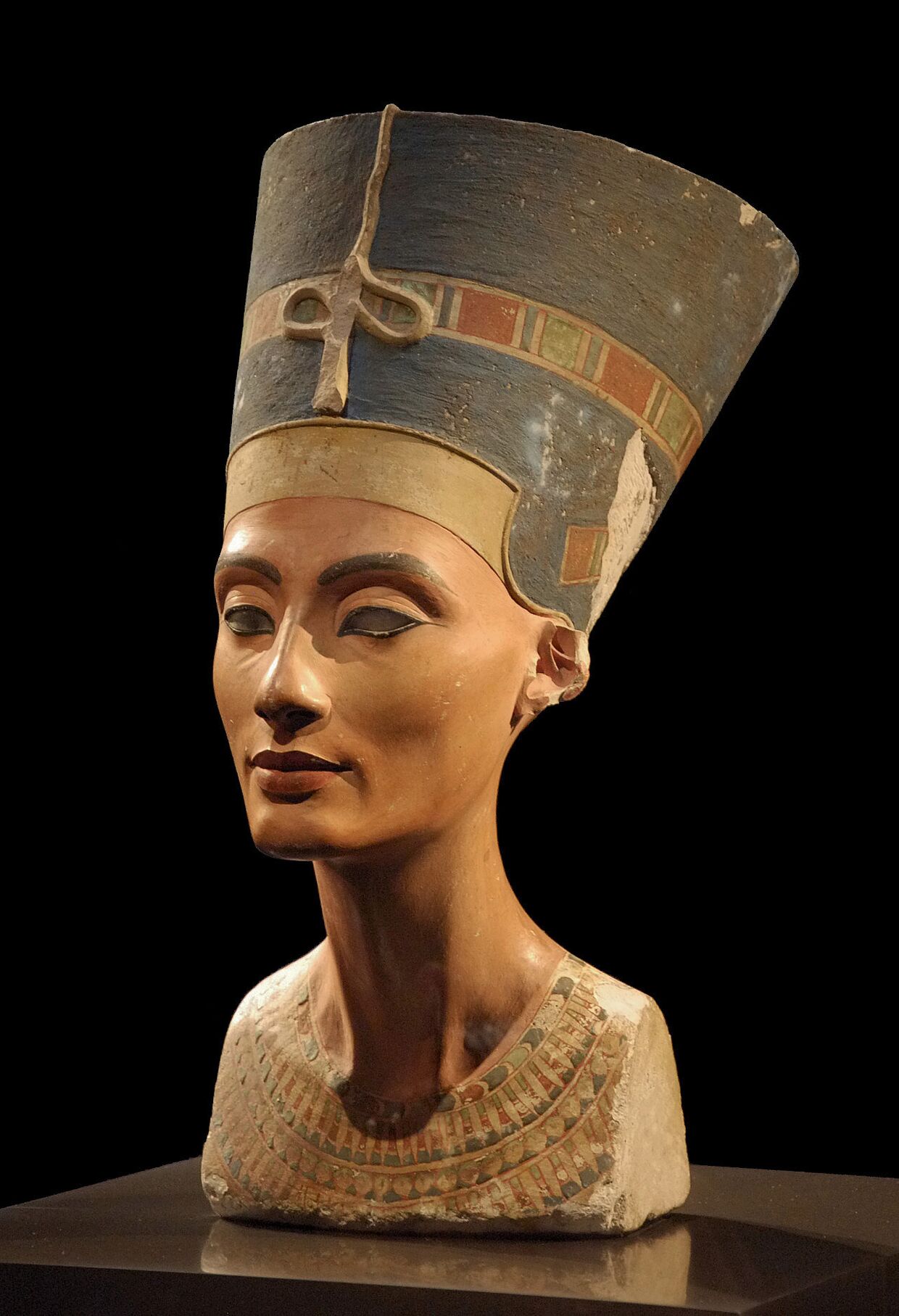 Фотография бюста Нефертити в берлинском Новом музее.