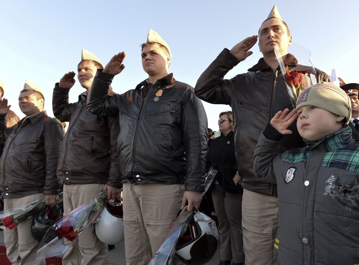 Пилоты ВКС РФ на торжественной церемонии в честь их возвращения из Сирии