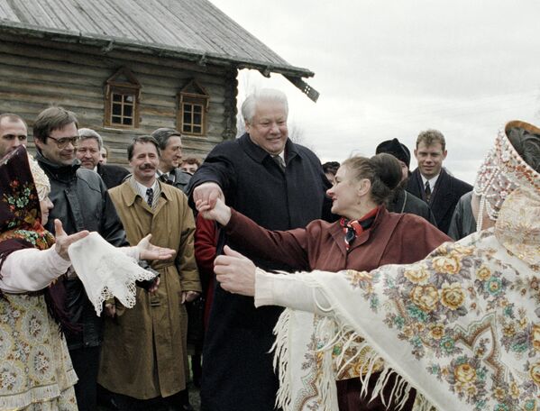 Ельцин в Архангельском музее деревянного зодчества Малые Корелы