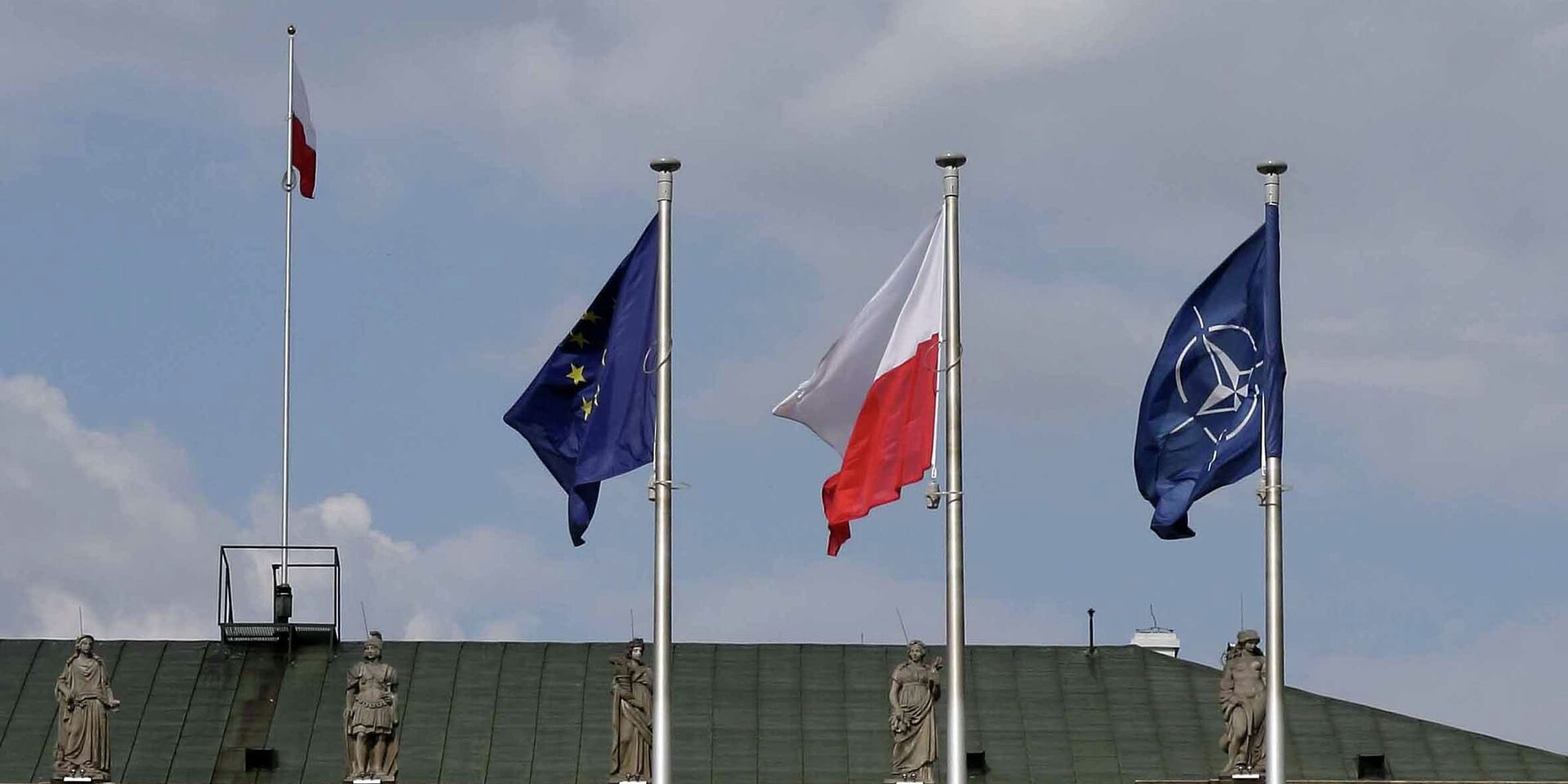 Флаги Польши, ЕС и НАТО - ИноСМИ, 1920, 17.01.2023