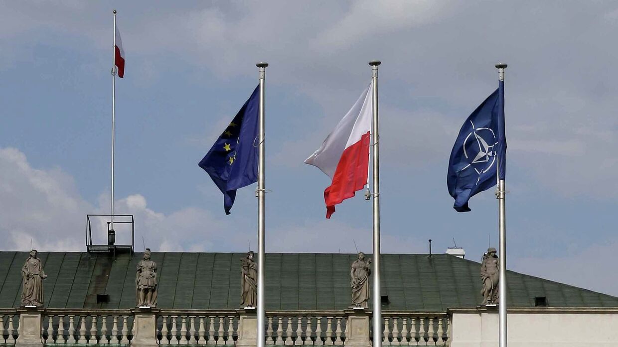 Флаги Польши, ЕС и НАТО