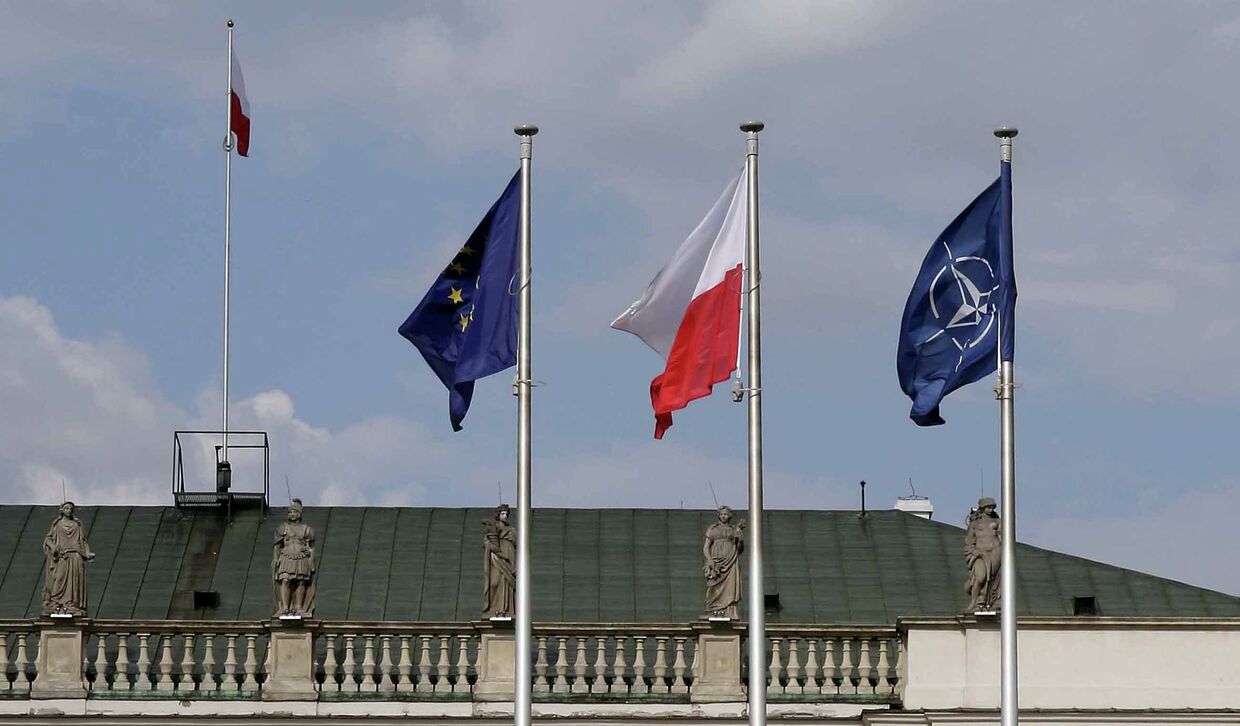 Флаги Польши, ЕС и НАТО