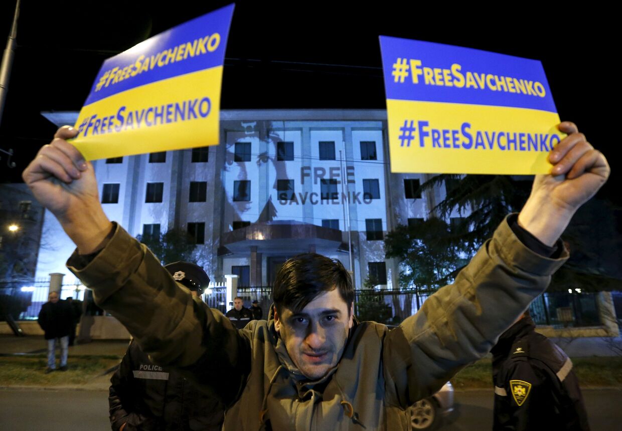 Демонстранты в Тбилиси требуют освободить Надежду Савченко