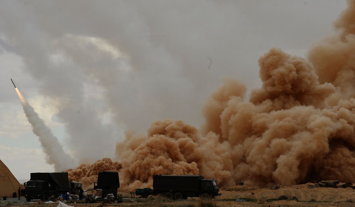 Ракетные системы залпового огня (РСЗО) Ураган вооруженных сил Сирийской арабской армии (САА) у Пальмиры