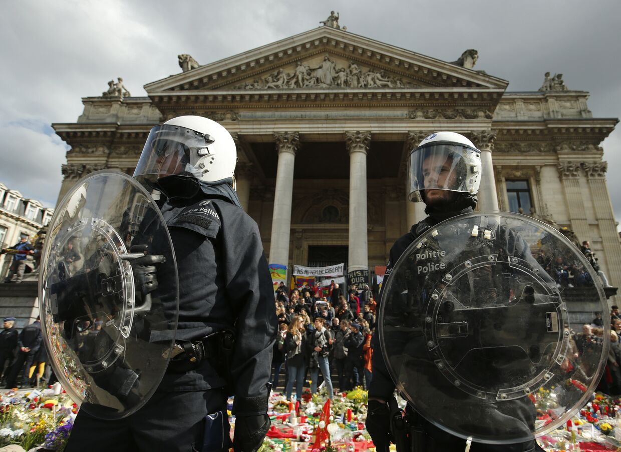 Полиция Брюсселя очистила от манифестантов место памяти жертв терактов