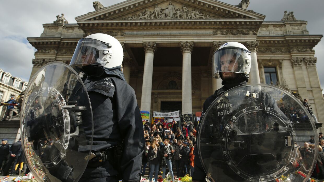 Полиция Брюсселя очистила от манифестантов место памяти жертв терактов