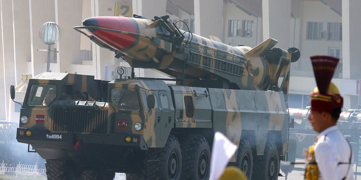Баллистическая ракета средней дальности (2500 километров) «Шахин-II» во время парада в честь Дня Пакистана в Исламабаде
