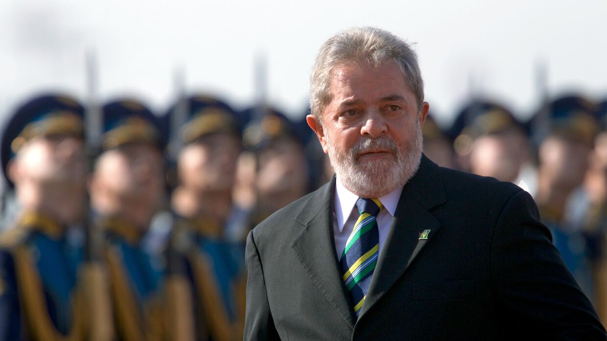 Бывший президент Бразилии Луис Инасио Лула да Силва в аэропорту «Внуково»