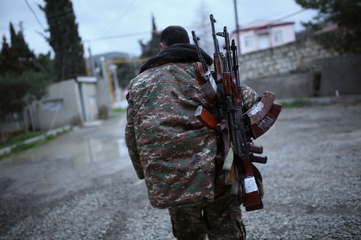 Солдат из Нагорного Карабаха в городе Мардакерт в Азербайджане