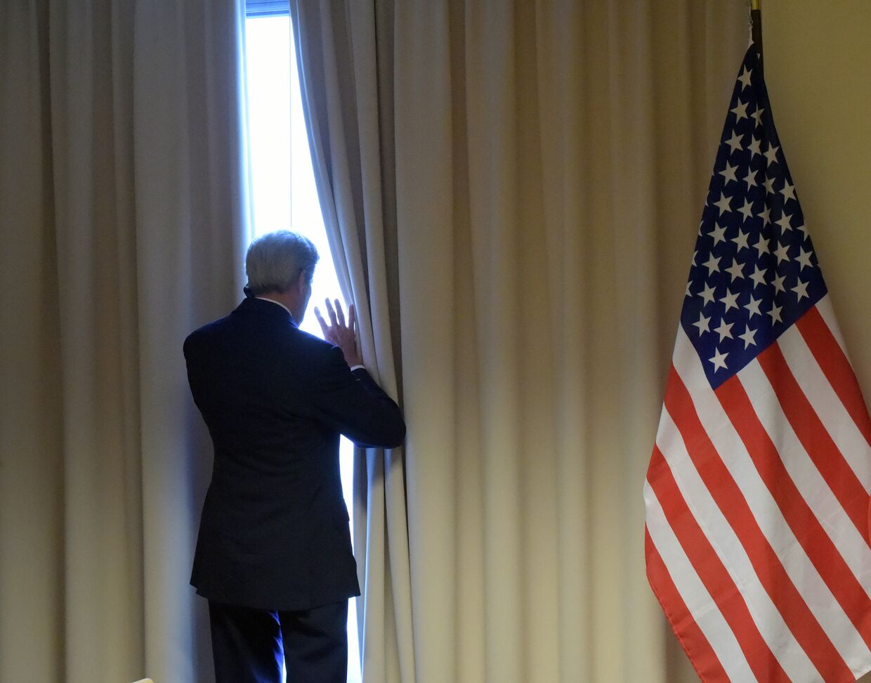 Государственный секретарь США Джон Керри перед встречей с министром иностранных дел РФ Сергеем Лавровым