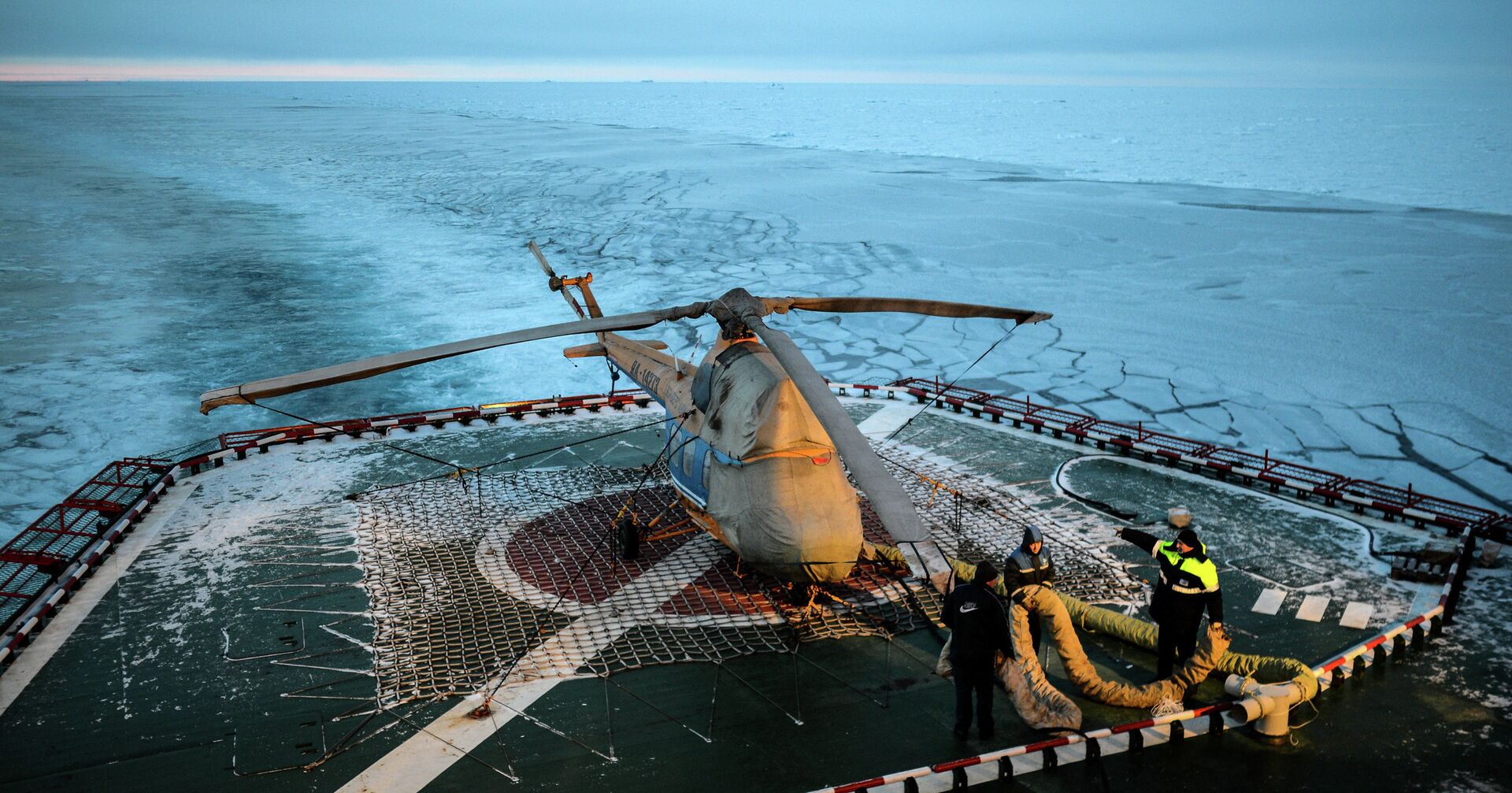Вертолетная площадка на палубе атомного ледокола «50 лет Победы» в Северном Ледовитом океане - ИноСМИ, 1920, 19.05.2021
