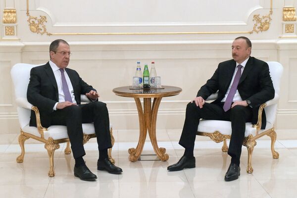 Министр иностранных дел РФ Сергей Лавров и президент Азербайджана Ильхам Алиев во время встречи в Баку Министр иностранных дел РФ Сергей Лавров и президент Азербайджана Ильхам Алиев во время встречи в Баку