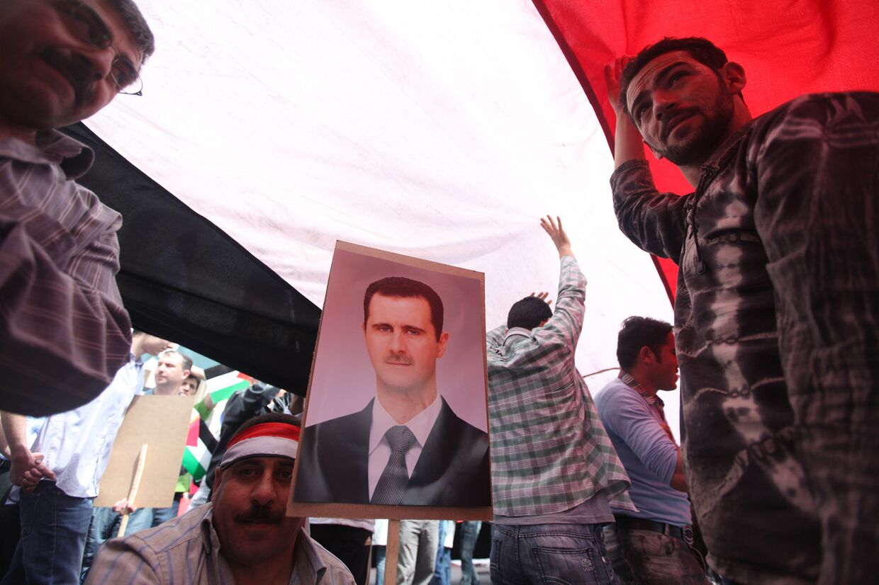Многотысячный митинг в поддержку президента страны Башара Асада