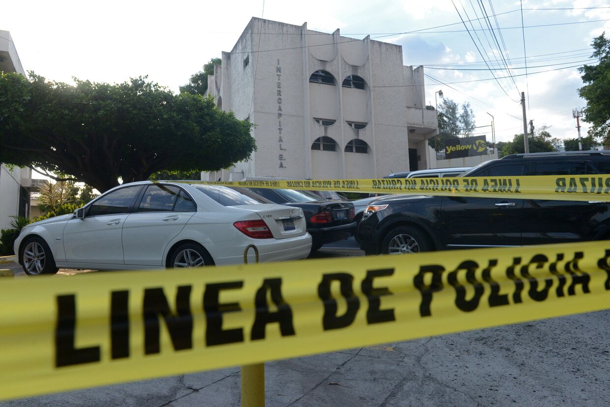 Здание, где расположены офисы Mossack Fonseca в ходе полицейского рейда в Сан-Сальвадоре