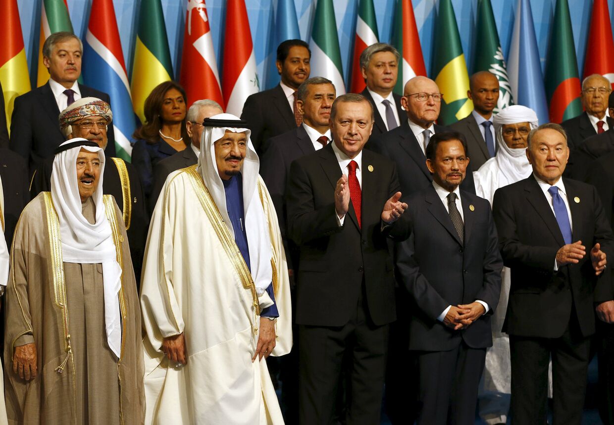 Президент Турции Реджеп Тайип Эрдоган вместе с лидерами государств-членов «Организации исламских государств»