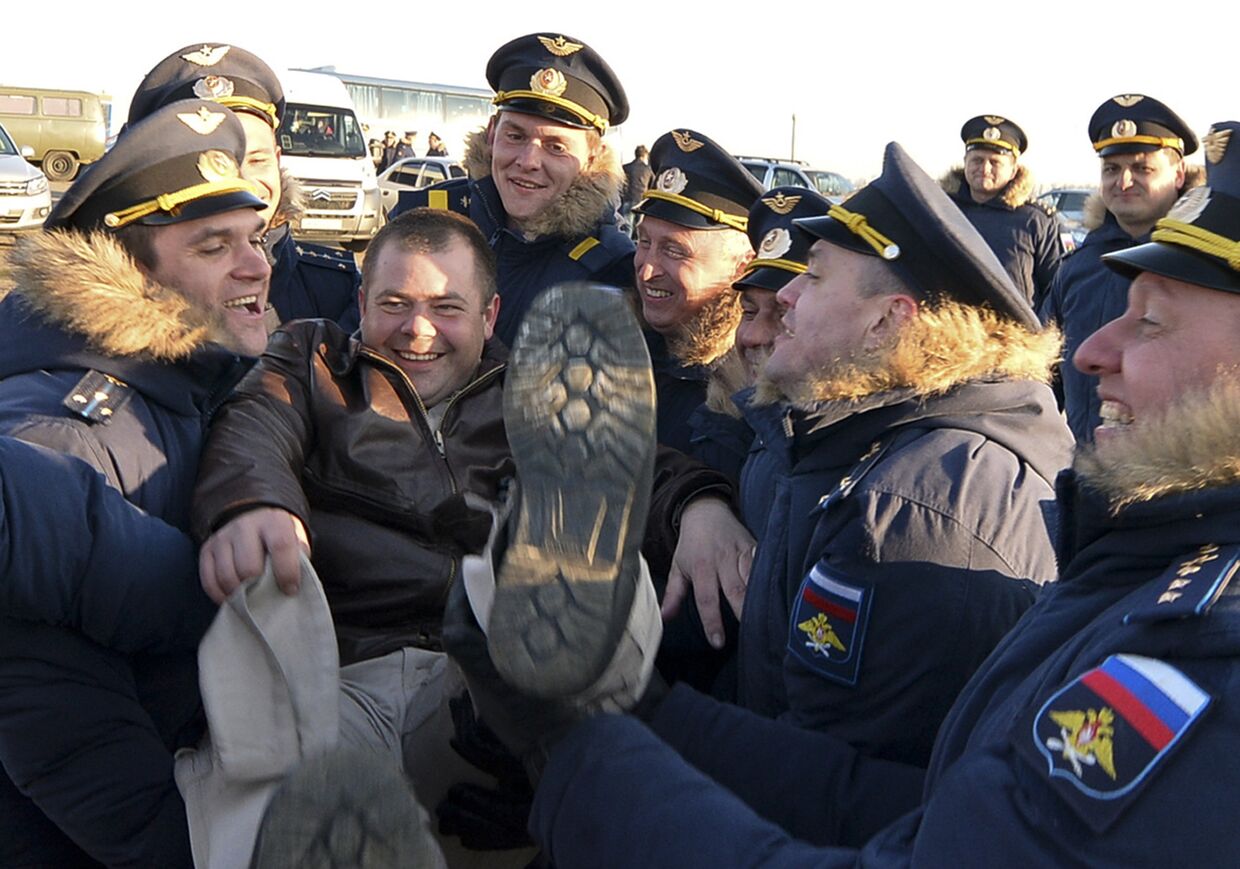 Встреча российских пилотов, вернувшихся из Сирии