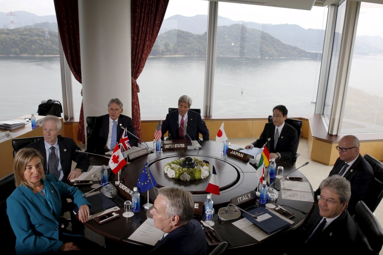 Участники первой встречи саммита глав МИД G7 в Хиросиме, 10 апреля 2016