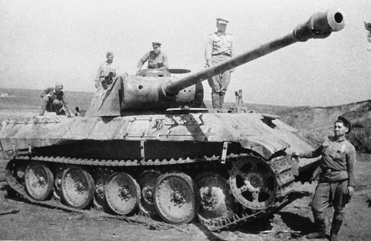 Немецкий танк, подбитый на Курской дуге