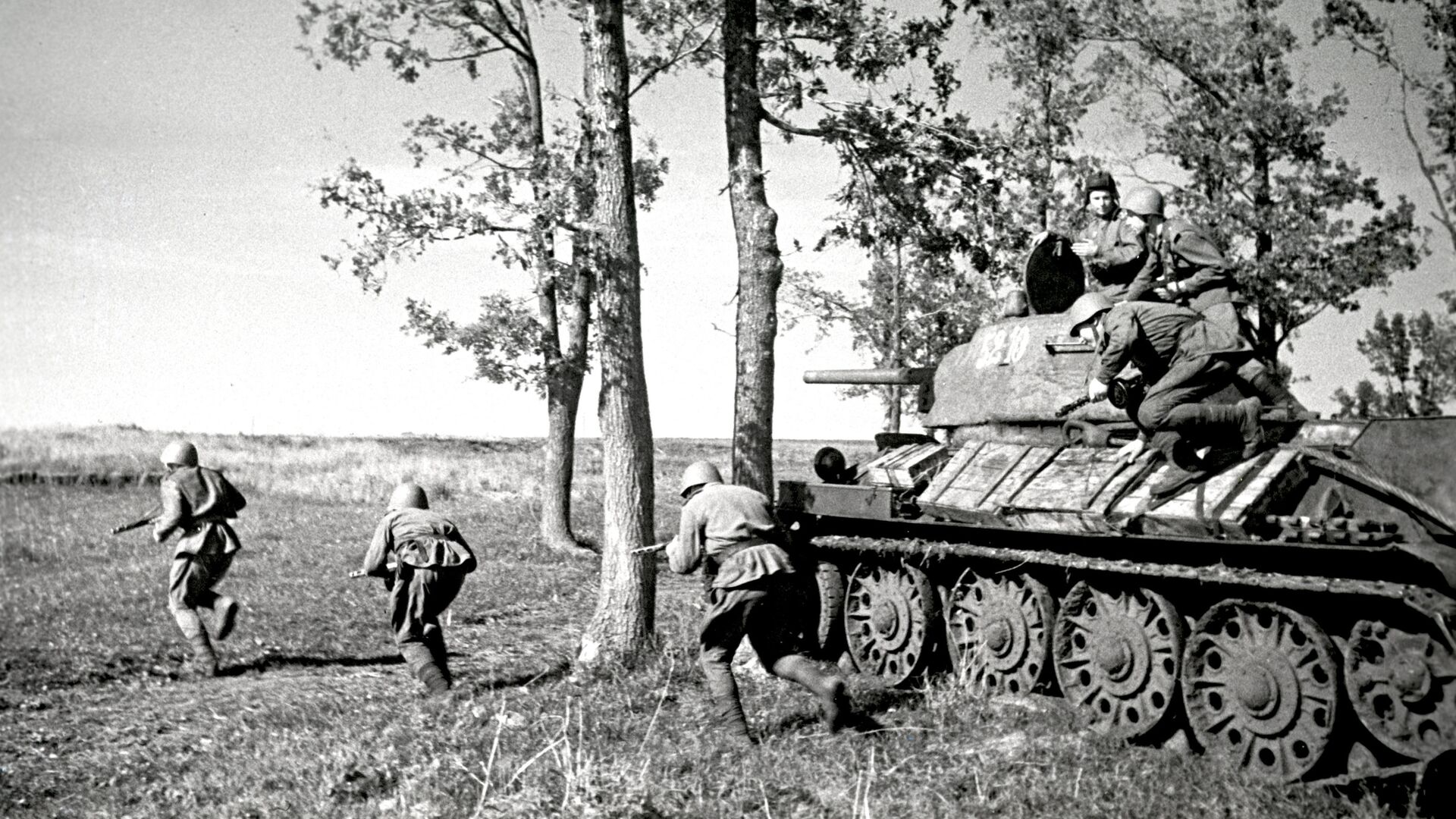 Советские солдаты во время боя на Курской дуге - ИноСМИ, 1920, 16.04.2023