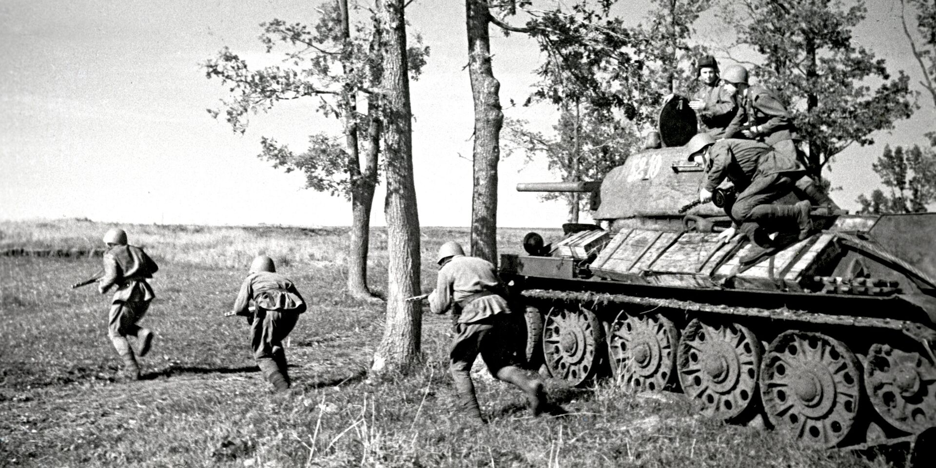 Советские солдаты во время боя на Курской дуге - ИноСМИ, 1920, 16.04.2023