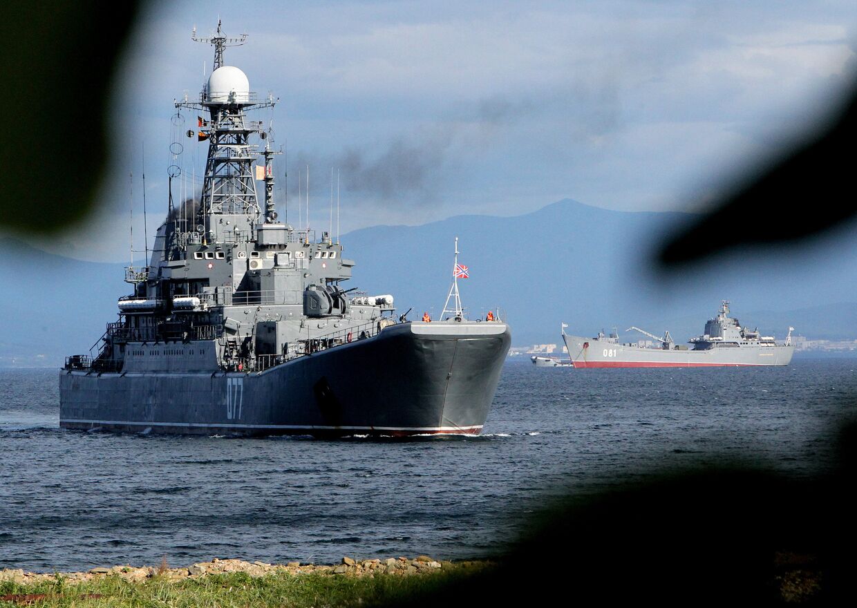 Большие десантные корабли «Пересвет» и «Николай Вилков»