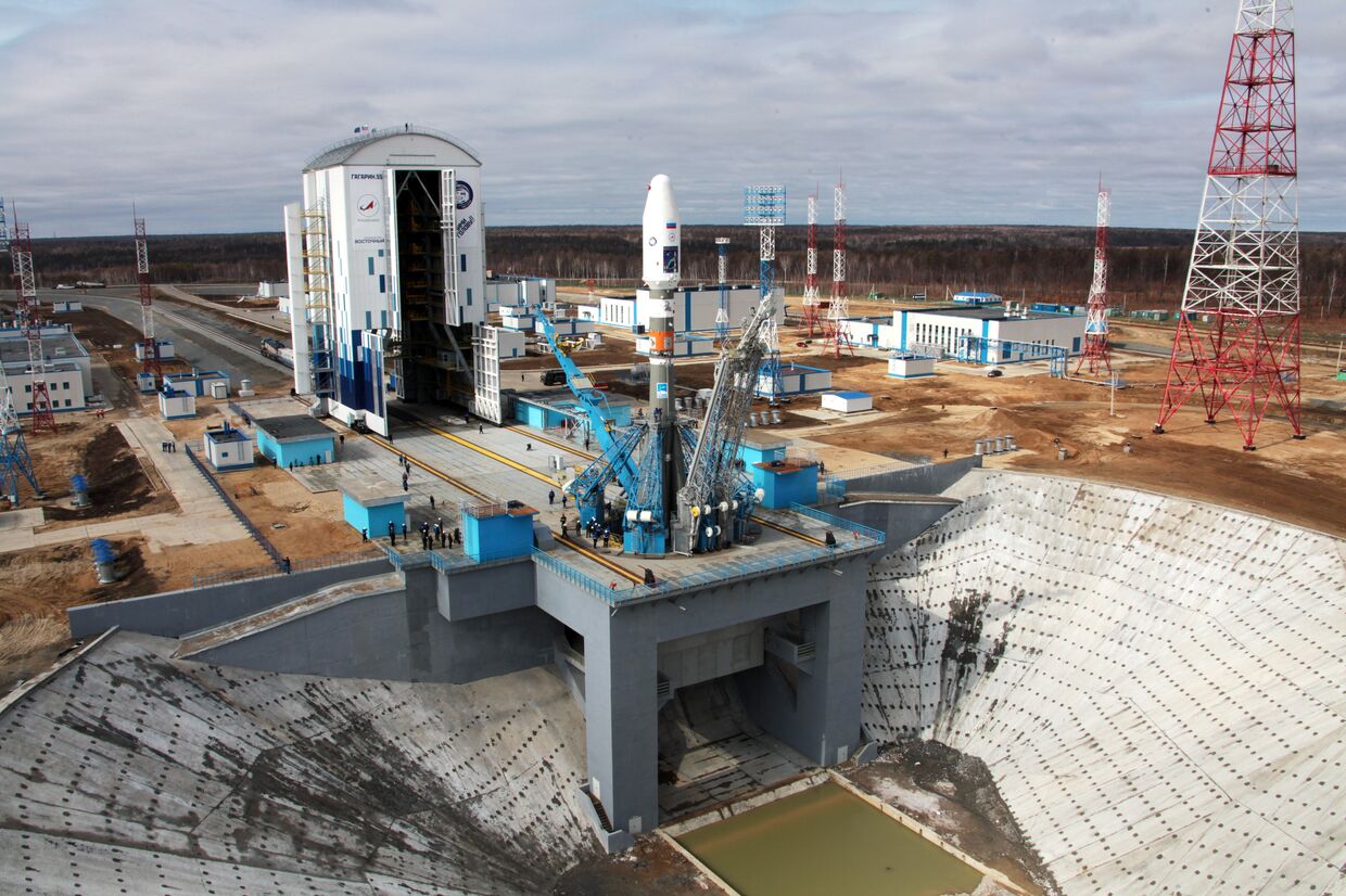 Предстартовый вывоз ракеты «Союз-2.1а» на стартовую площадку космодрома «Восточный»