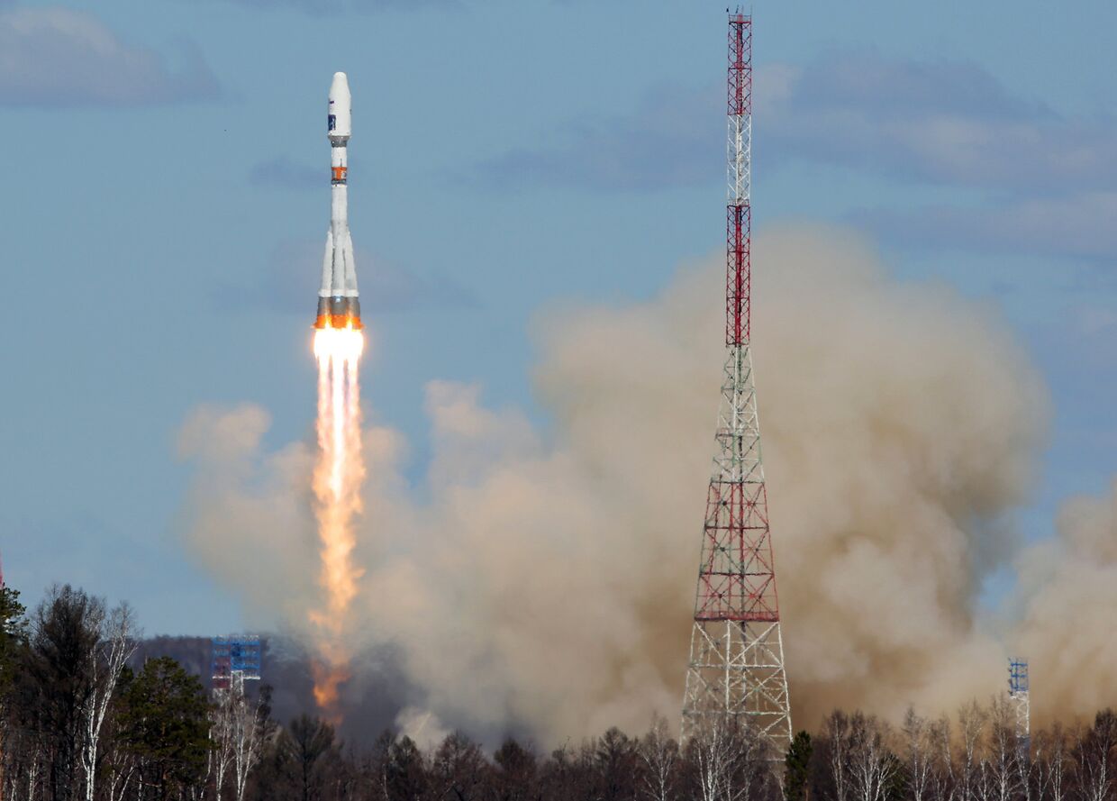 Ракета-носитель «Союз-2.1а» с тремя российскими спутниками «Ломоносов», «Аист-2Д» и SamSat-218 стартовала с космодрома «Восточный»