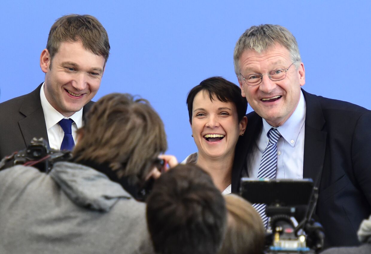 Глава партии «Альтернатива для Германии» Фрауке Петри с основными кандидатами перед пресс-конференцией в Берлине