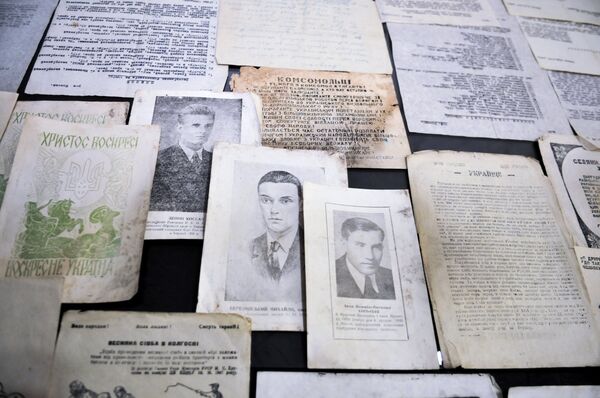 Документы из архива Службы безопасности Организации украинских националистов (ОУН) Документы из архива Службы безопасности Организации украинских националистов (ОУН)