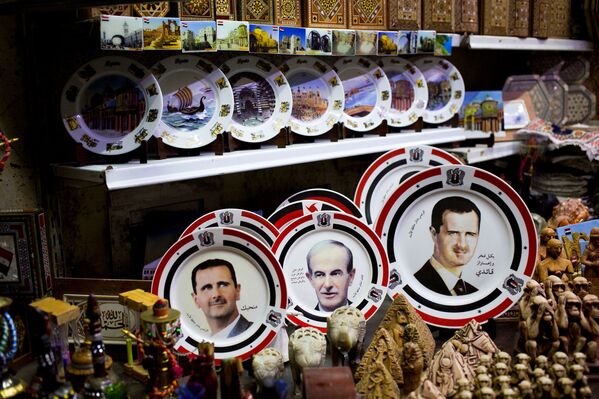 Ассортимент товаров в сувенирном магазине в Дамаске