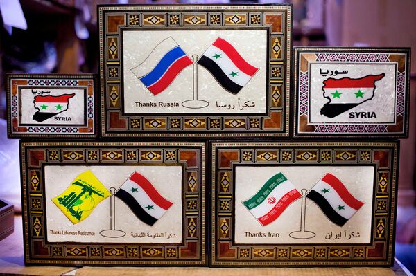Традиционные деревянные коробочки в сувенирном магазине в Дамаске Традиционные деревянные коробочки в сувенирном магазине в Дамаске