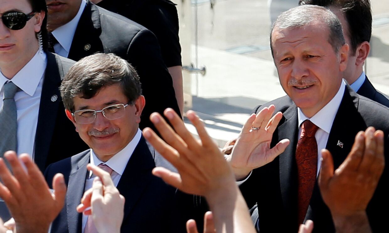 Архив. Премьер-министр Турции Тайип Эрдоган, и министр иностранных дел Ахмет Давутоглу