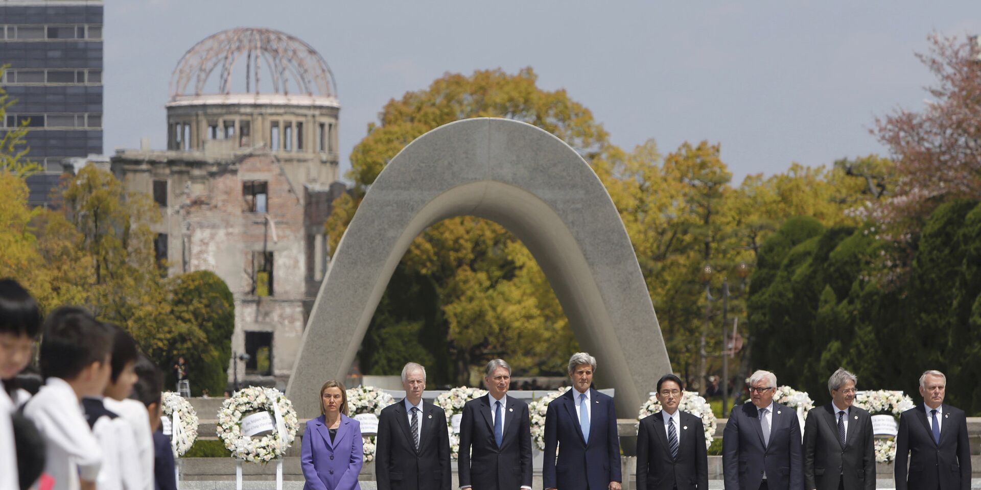 Госсекретарь Соединенных Штатов Джон Керри в Парке мира в городе Хиросима - ИноСМИ, 1920, 15.05.2023