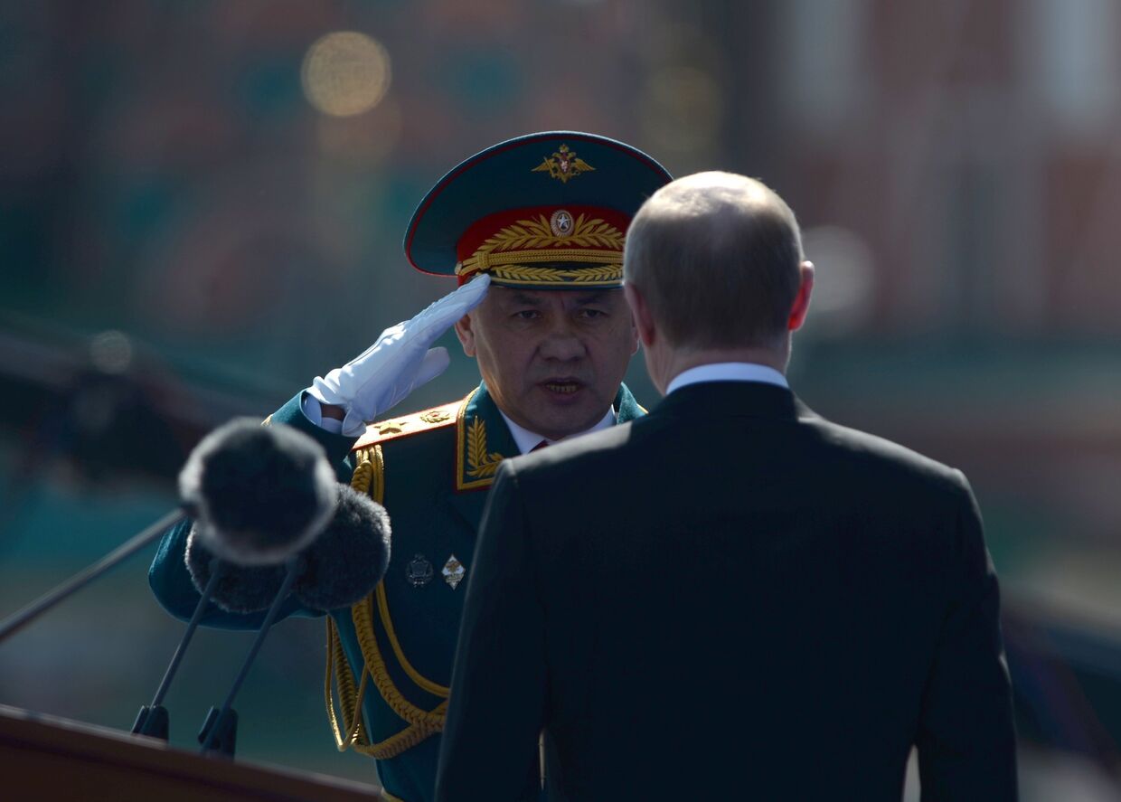 Президент России Владимир Путин и министр обороны РФ Сергей Шойгу на военном параде