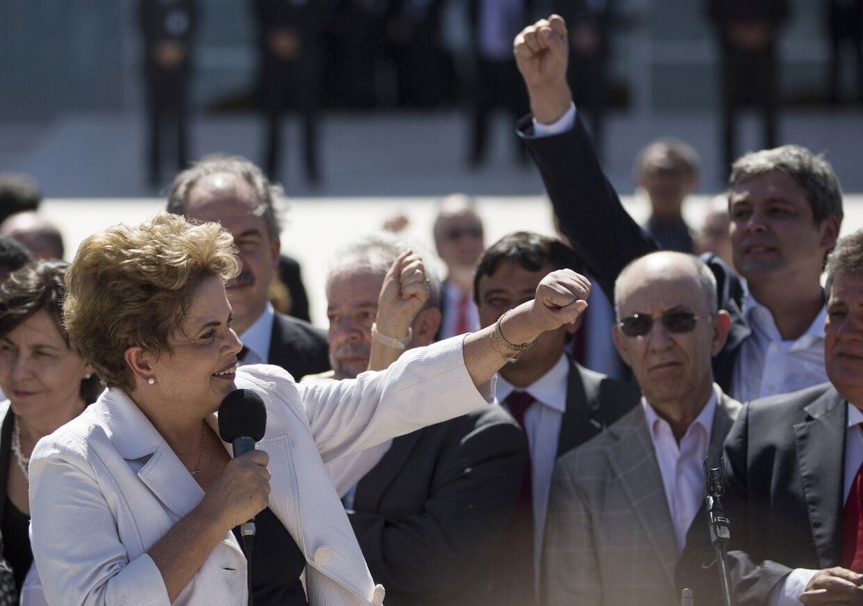 Президент Бразилии Дилма Роуссефф после голосования Федерального сената Бразилии о продолжении процедуры импичмента
