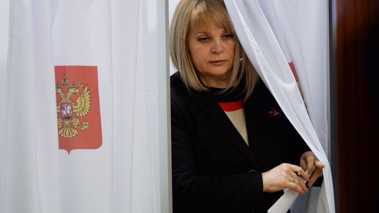Элла Памфилова голосует на первом заседании нового состава ЦИК