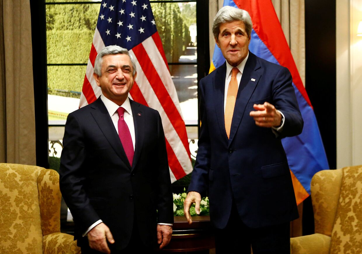 Госсекретарь США Джон Керри и президент Армении Серж Саркисян в Вене