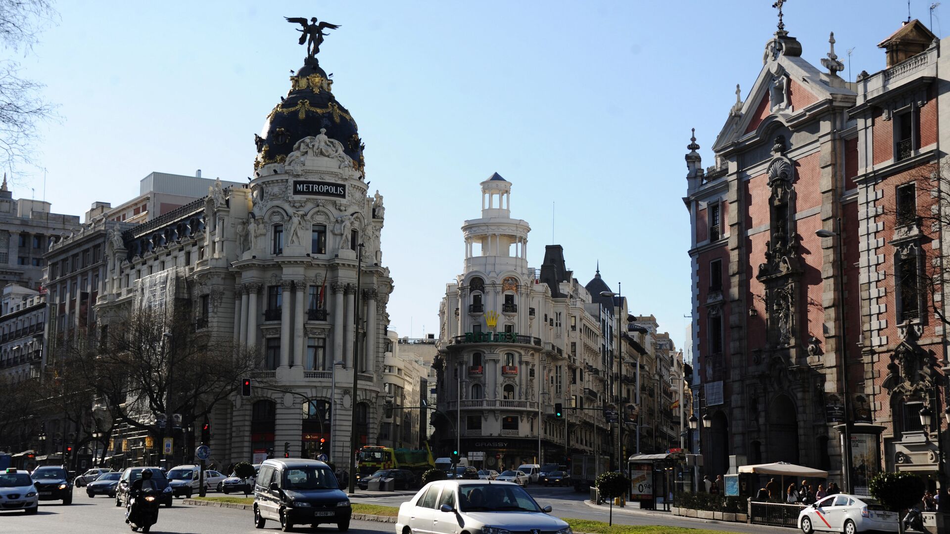 Вид на улицу Гран Виа и здание Эдифисио Метрополис в Мадриде - ИноСМИ, 1920, 11.01.2022
