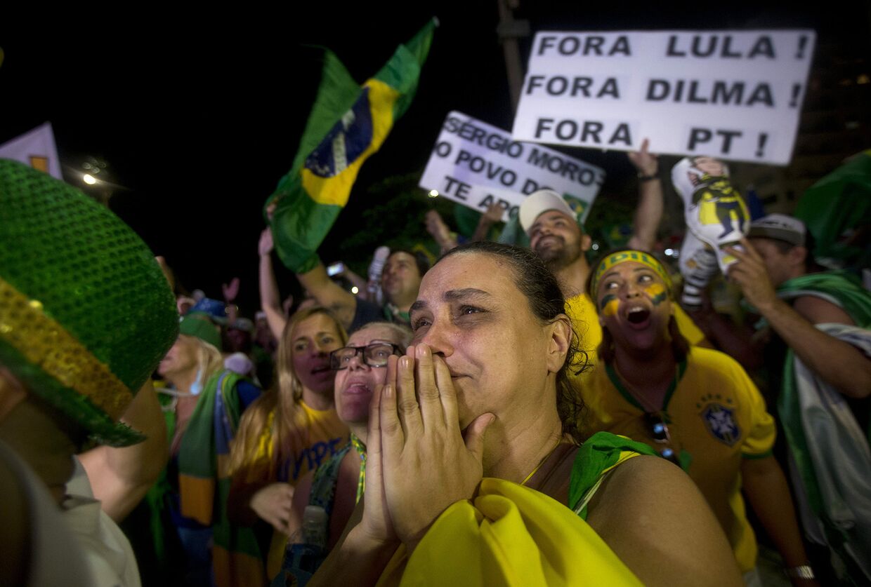 Антиправительственные демонстранты в Рио-де-Жанейро, Бразилия