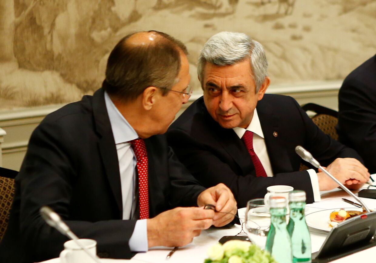 Министр иностранных дел России Сергей Лавров и президент Армении Серж Саргсян на встрече в Вене