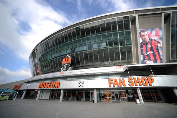 Здание стадиона «Донбасс Арена» в Донецке Здание стадиона «Донбасс Арена» в Донецке