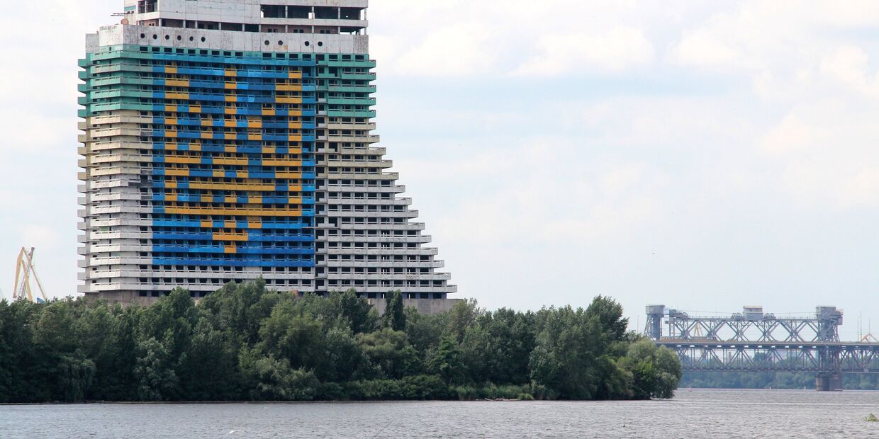 Недостроенная гостиница «Парус» в Днепропетровске