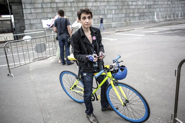 Журналист Маша Гессен на акции гей-активистов «Радужный митинг» Журналист Маша Гессен на акции гей-активистов «Радужный митинг»